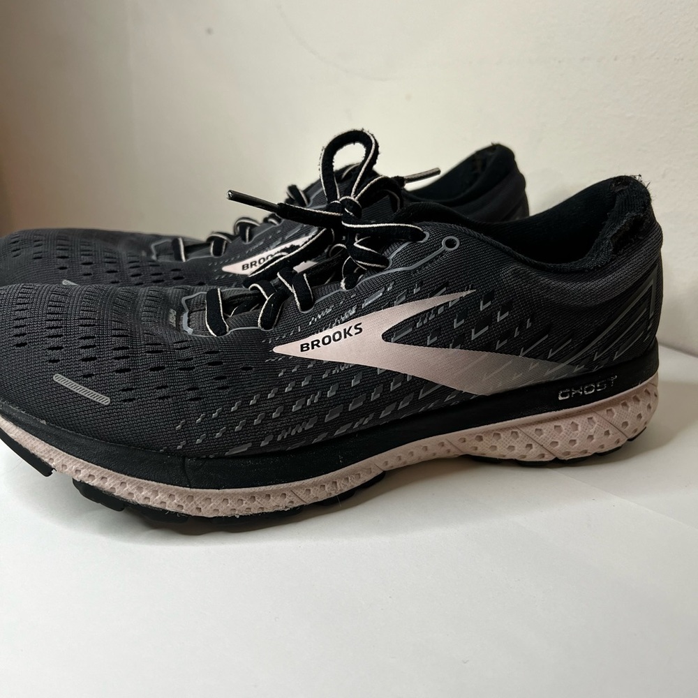 Brooks Ghost 13 Running Shoe - Women's Gray and Pink Size 9.5